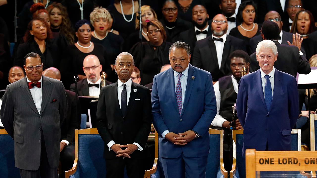 Farrakhan seated next to Clinton at Aretha Franklin service