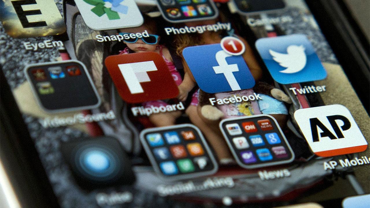 Lawmakers examine addictive powers of social media