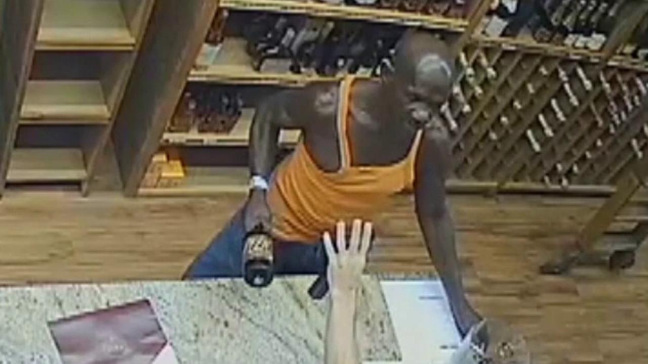Man attempts to rob liquor store using bottle