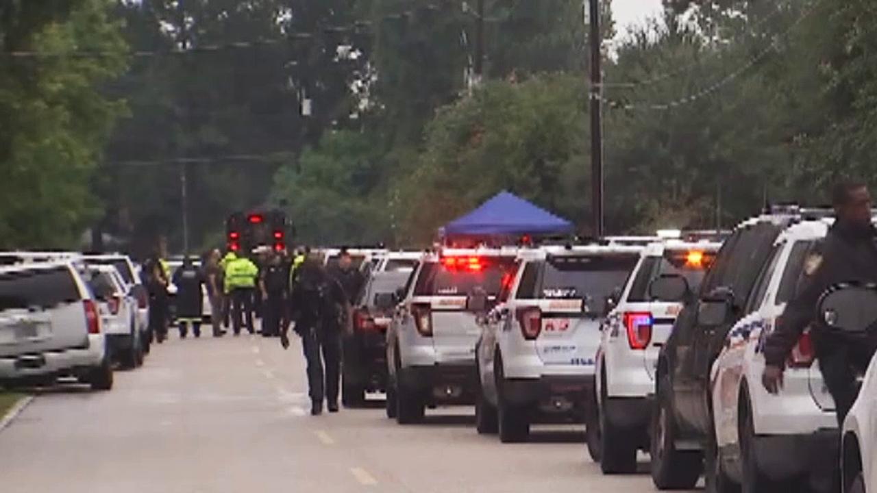 Raw Video: Houston SWAT involved in standoff