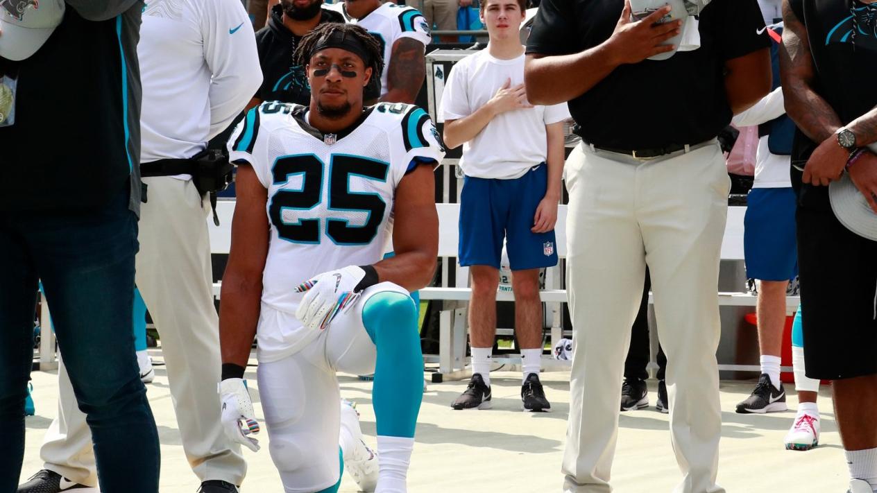 Eric Reid took a knee during national anthem