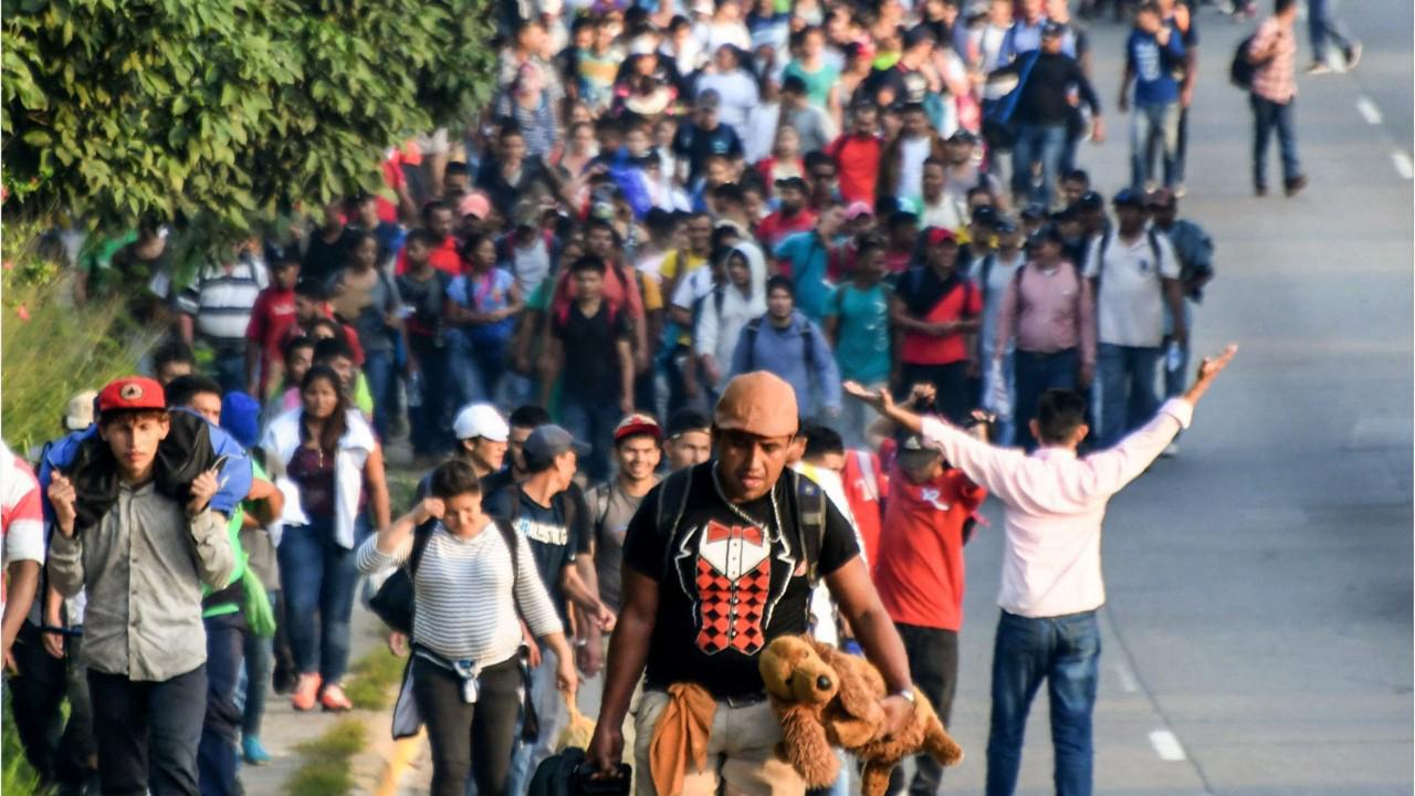 Hundreds of Hondurans head to the U.S. border