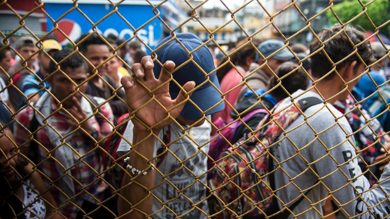 Migrant caravan arrives at Guatemala-Mexico border