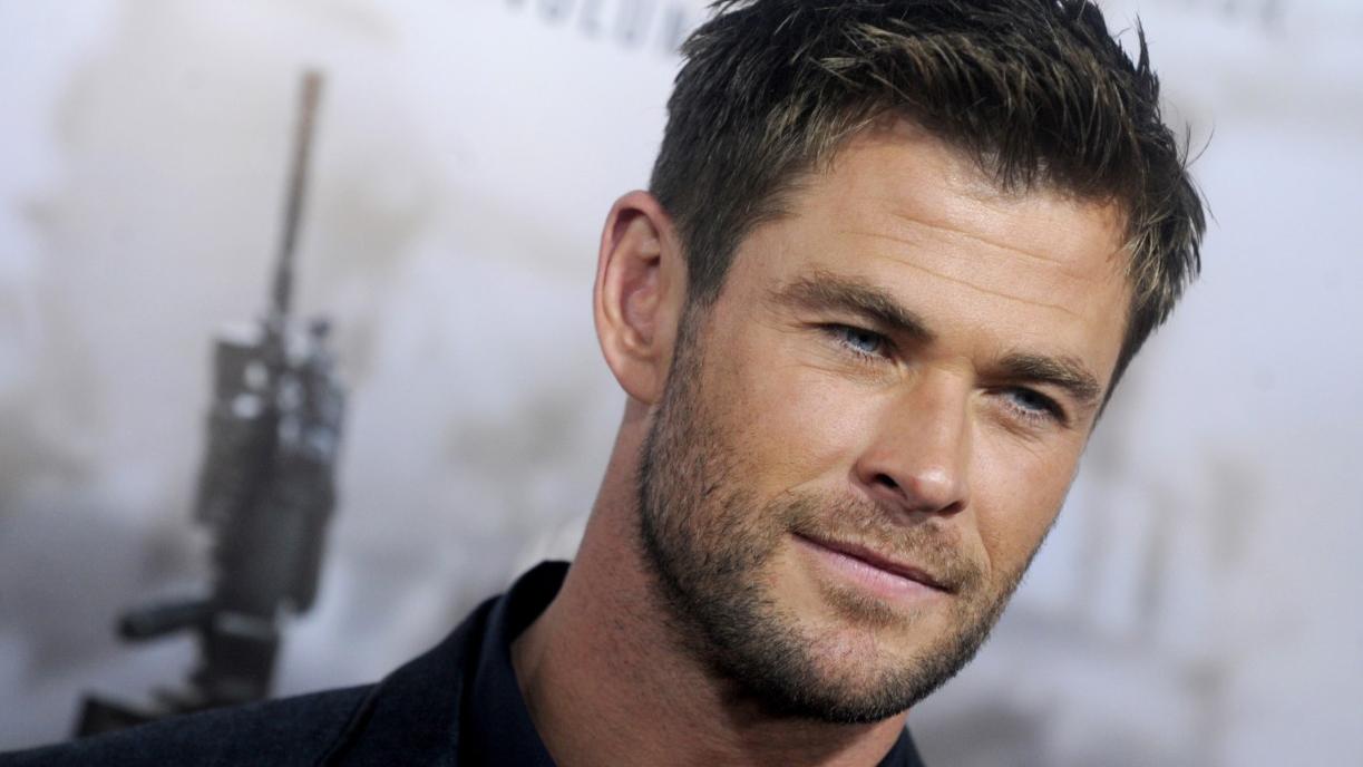 Chris Hemsworth takes hitchhiker on a chopper ride