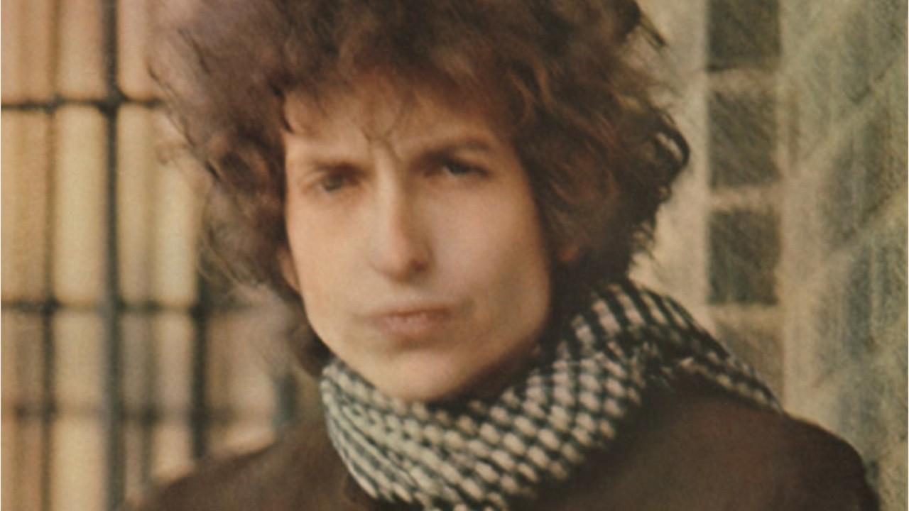 Photographer dishes on Bob Dylan friendship