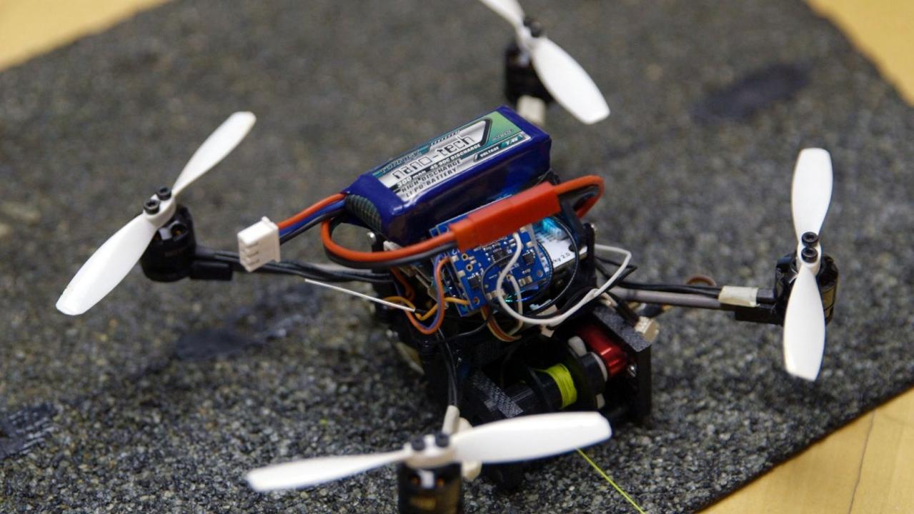 Tiny flying robots haul heavy loads in amazing video