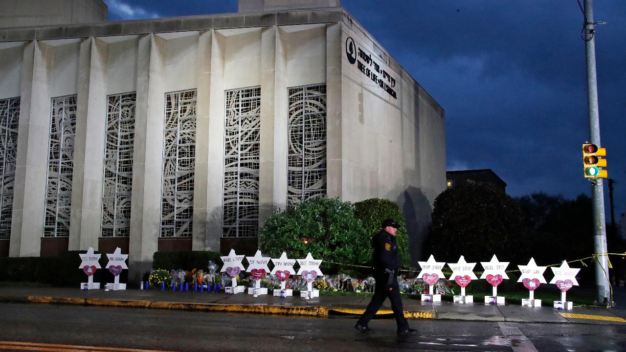 Outpouring of support in Pittsburgh after synagogue shooting