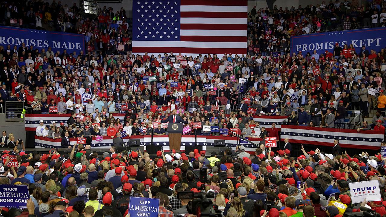 Crowd sings 'Amazing Grace' at Trump rally in Missouri