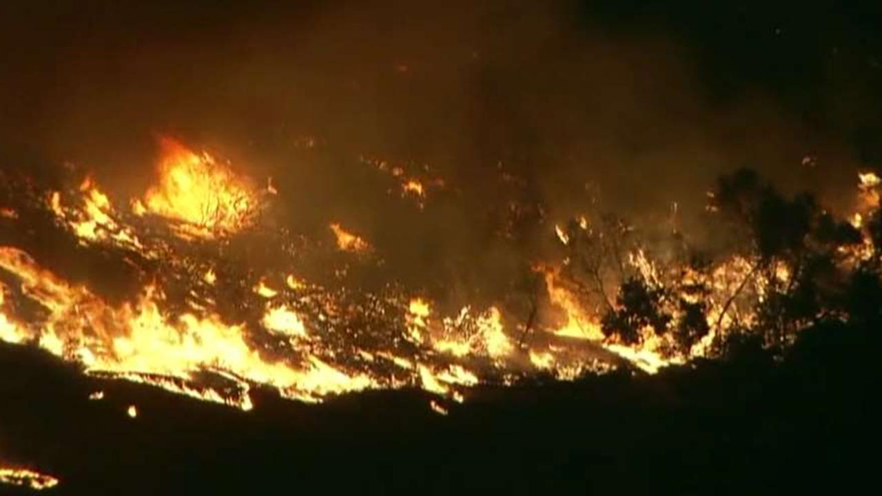 Hundreds of thousands flee California wildfires