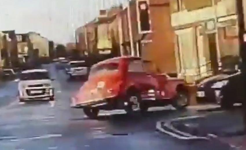 Watch: Stolen 51-year-old Morris Minor in police chase