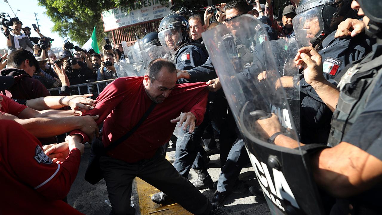 Anti-caravan protesters clash with police in Tijuana