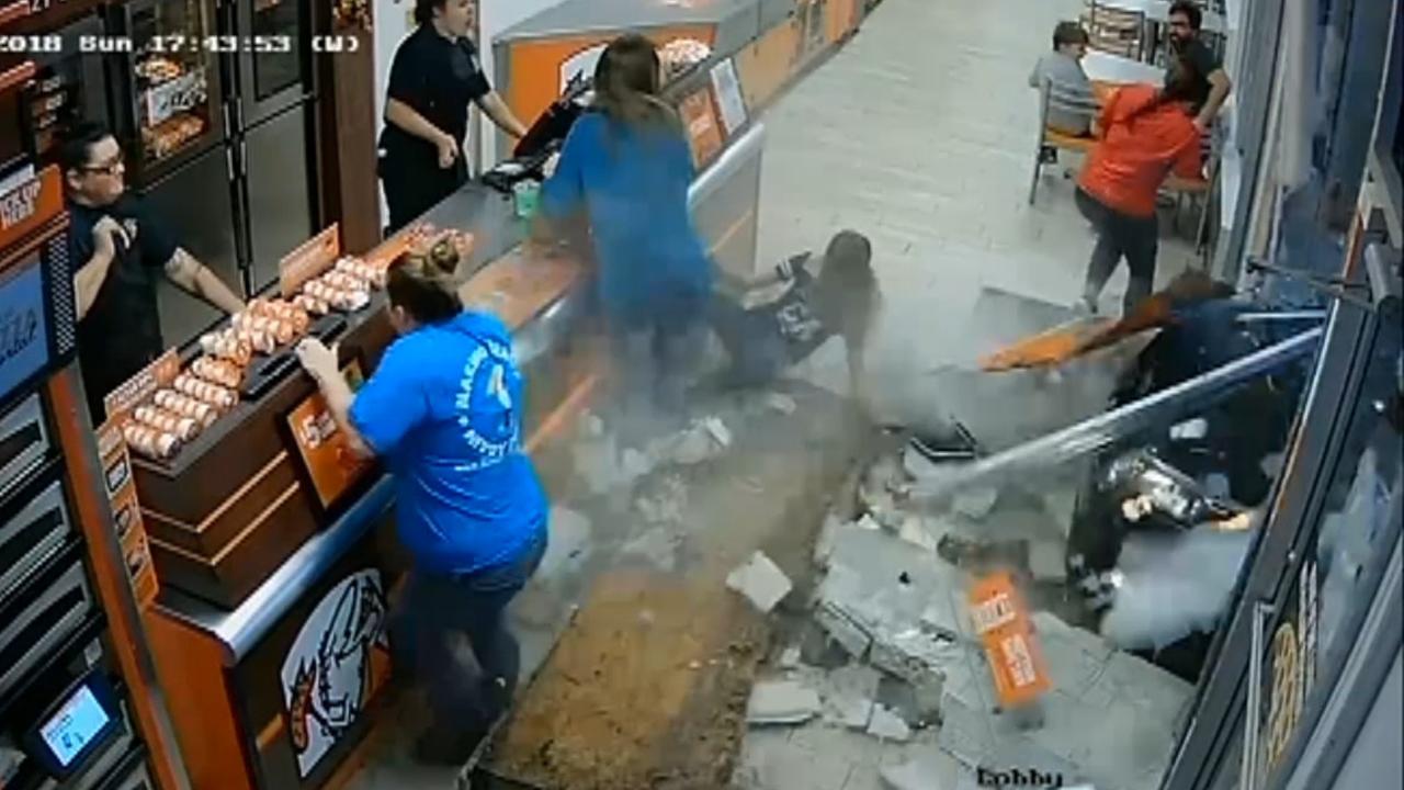 Driver plows car into Little Caesars in Florida