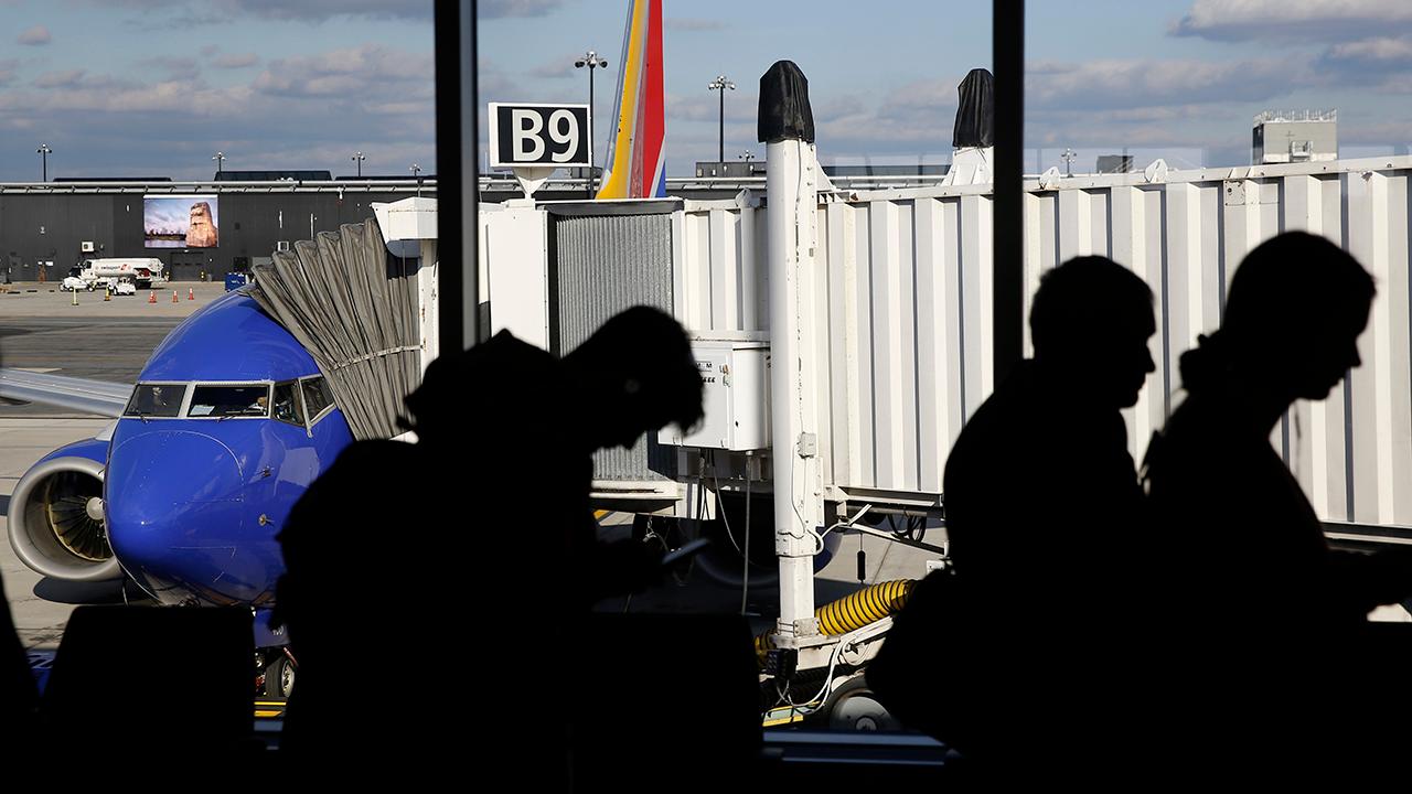 Airports brace for delays amid surge in Thanksgiving travel