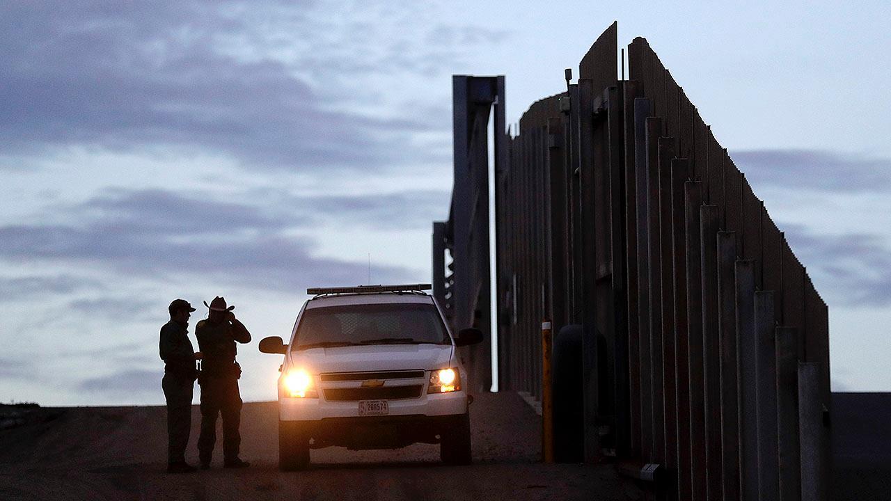 Trump gearing up for battle with Congress over border wall