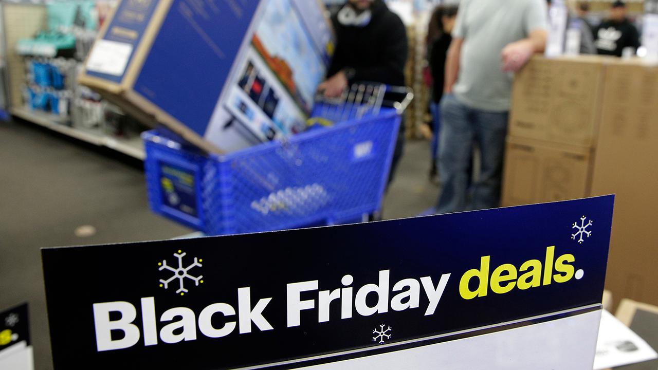 Holiday shoppers out in full force on Black Friday