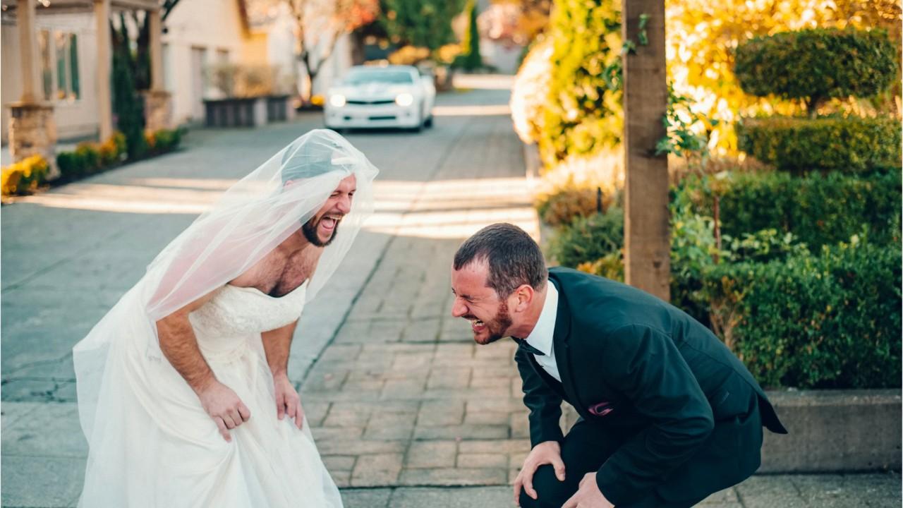 Best man surprises groom with 'first look' prank