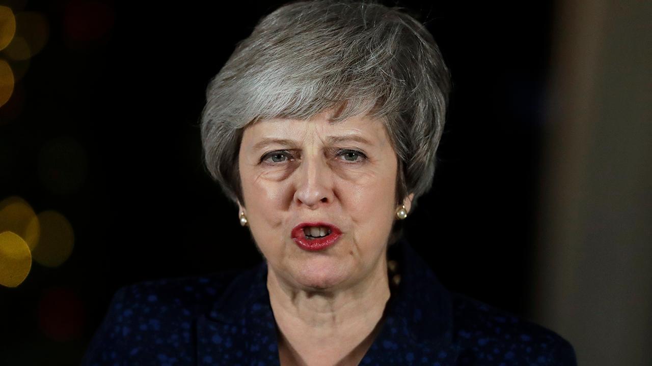 UK PM May survives no-confidence amid Brexit turmoil