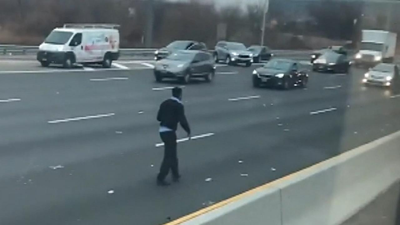 Cash spill on New Jersey highway leads multiple crashes, chaos commute | Fox News