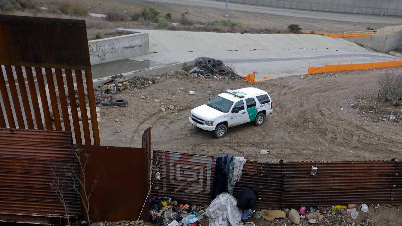 US makes deal with Mexico that asylum-seekers will not be able to cross the border before their claims are adjudicated