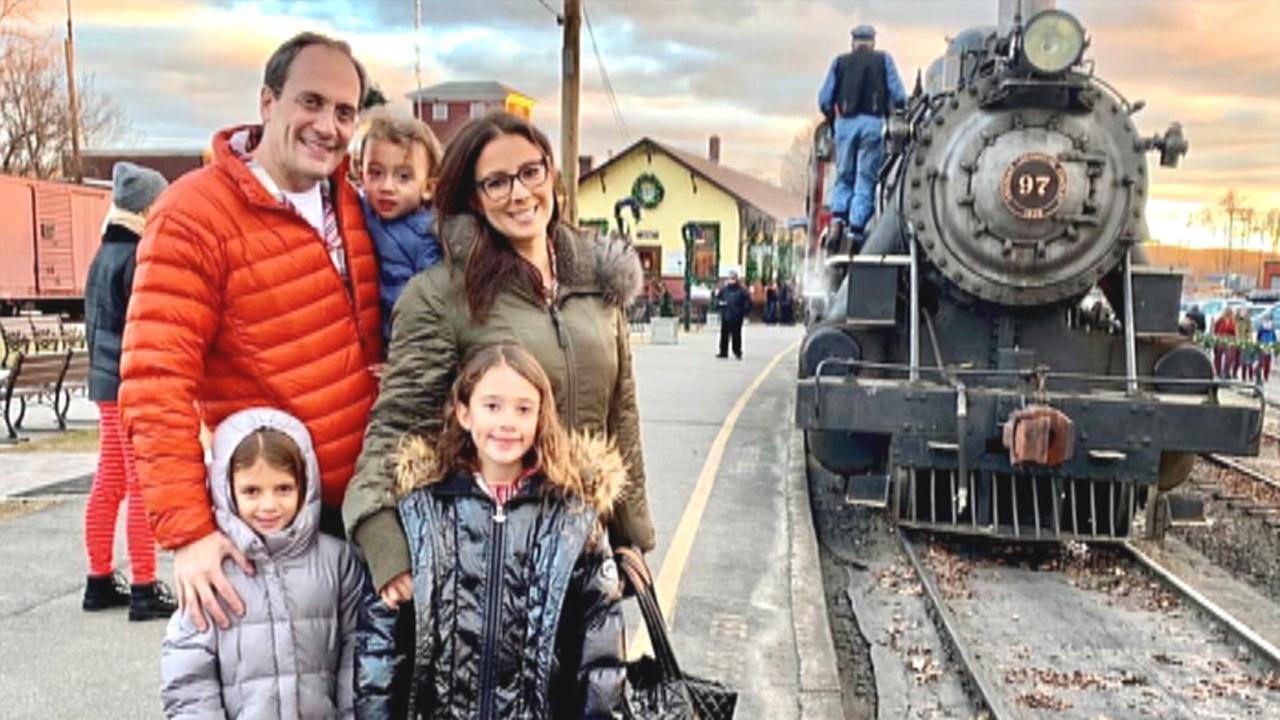 Julie Banderas takes family on North Pole Express through the Valley Railroad in Connecticut for a new holiday tradition