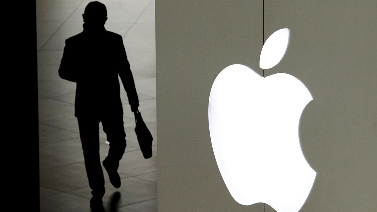 Apple shares plummet 10 percent