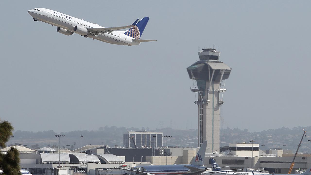 Air traffic controllers union takes case for ending the government shutdown directly to the air traveler