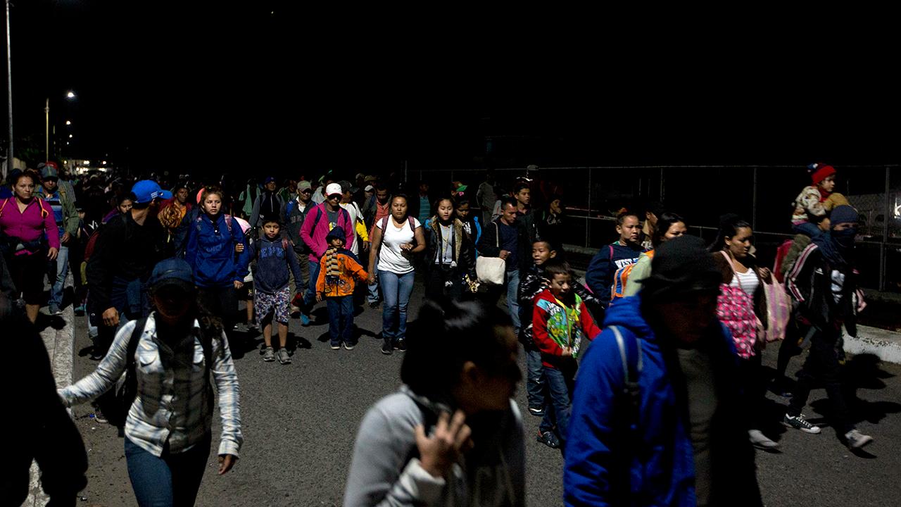 Honduran migrant caravan crosses into Mexico through open border checkpoint