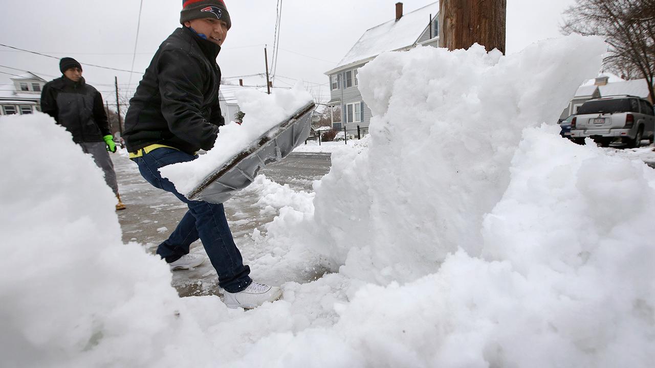 Midwest and Northeast dig out from winter snowmaker