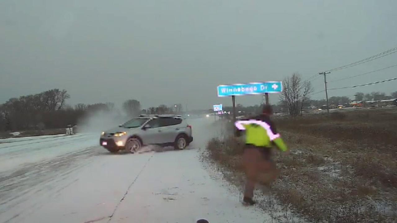 Deputy narrowly escapes oncoming vehicle during Wisconsin snowstorm