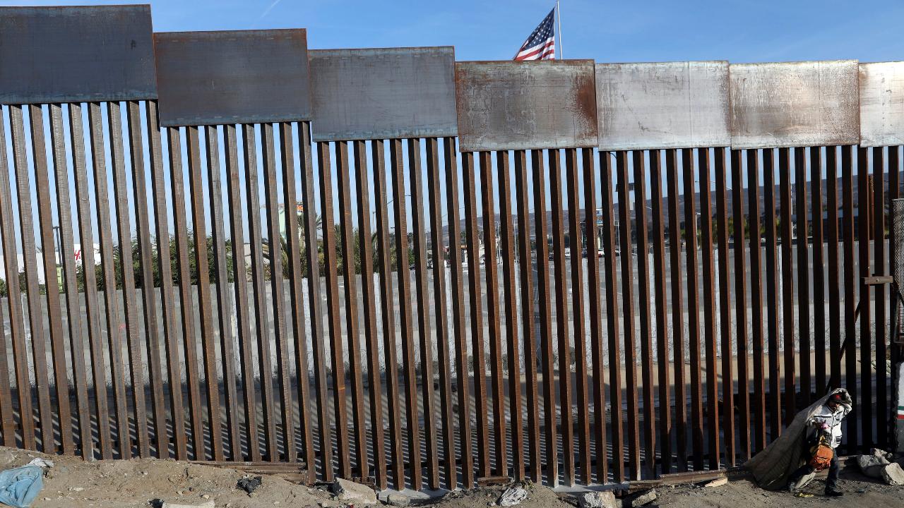 What should Democrats and Republicans compromise on for border security?