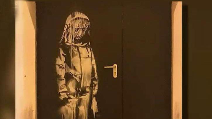 Banksy art tribute to the 2015 Paris terror victims stolen