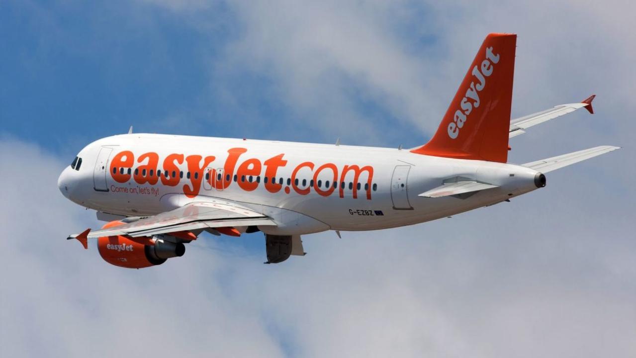Angry Easyjet passenger smokes e-cig during flight and breaks his phone in half