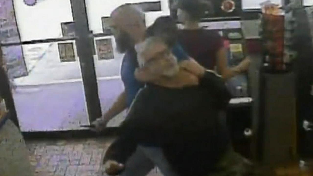 Watch clerk fight back against robbery suspect, putting him in a chokehold and dragging him out the store