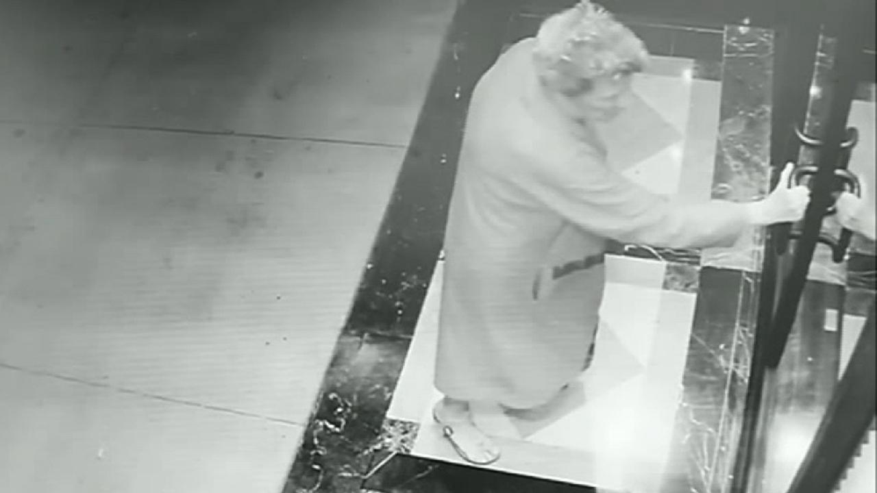 84-year-old woman with Alzheimer's wanders outside assisted living facility after allegedly being locked out