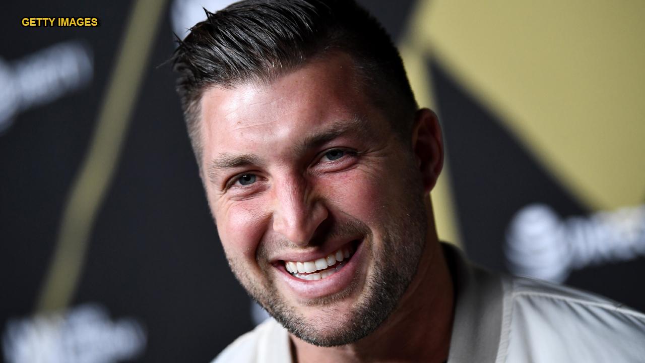 Tim Tebow gives 'perfectly timed' response to someone yelling 'Jesus' after his swing