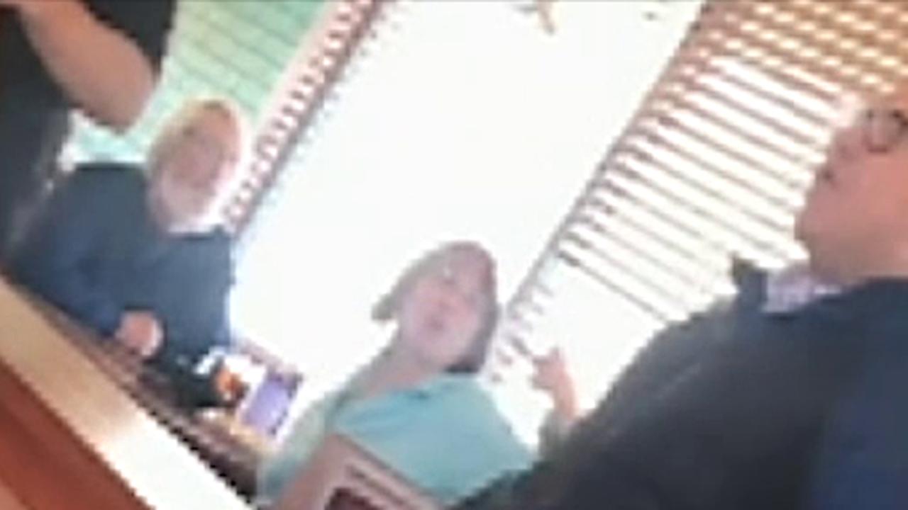 Raw video: Woman yells at restaurant manager for speaking to other customers in Spanish