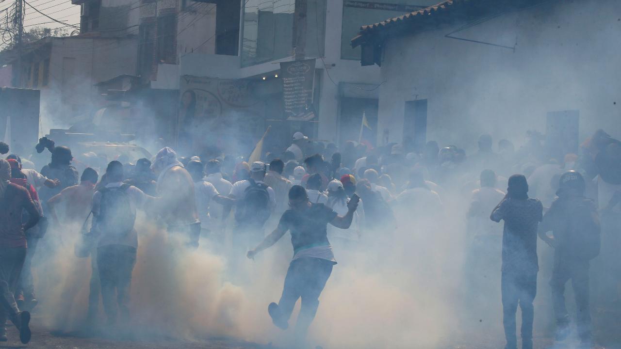 Police and protestors clash in Venezuela as citizens attempt to push foreign aid across the closed border
