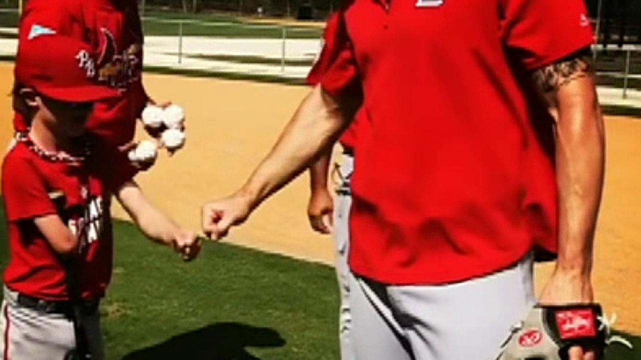 Raw video: One-armed little league player hits home run at spring training