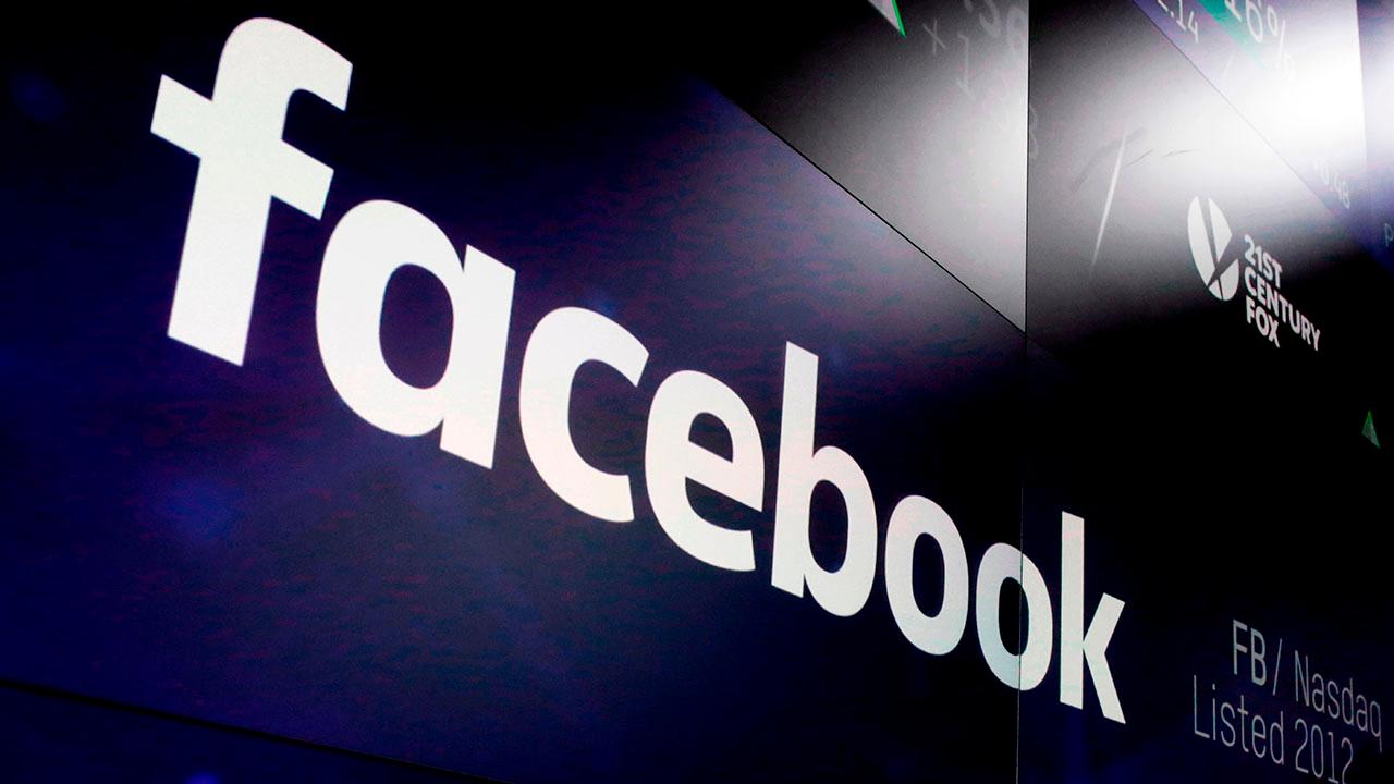 Facebook shifts focus to privacy