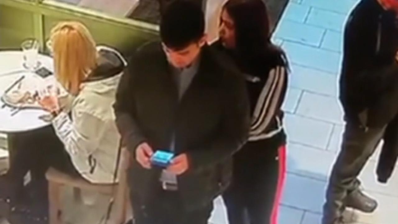 Caught on camera: Pickpockets steal woman's wallet