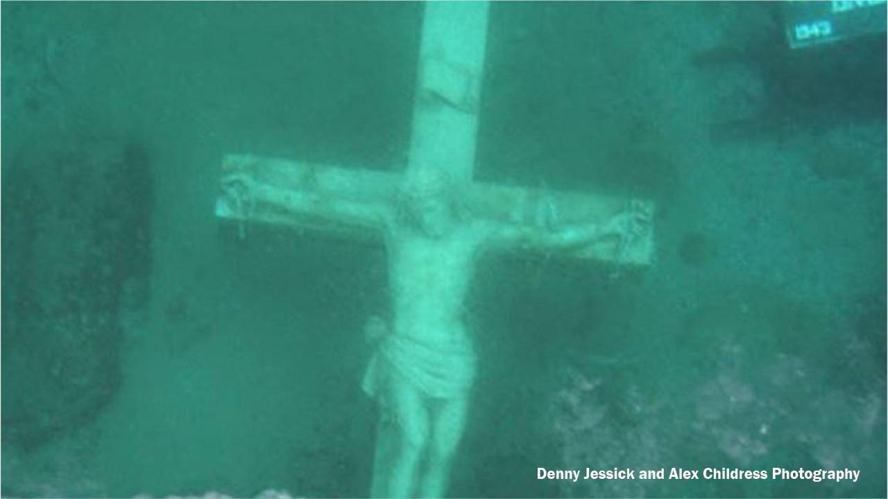 Giant underwater crucifix draws hundreds to frozen Lake Michigan