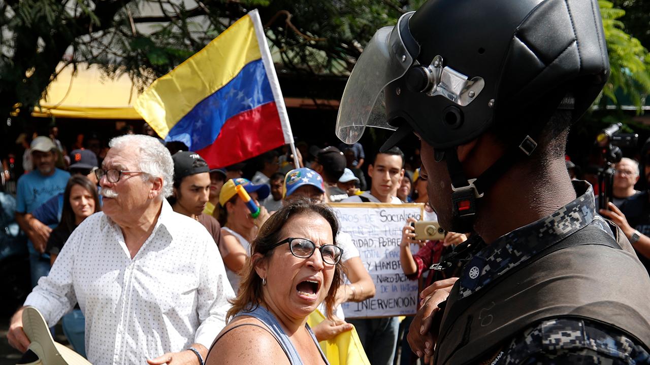 US orders all diplomatic staff to leave Venezuela as situation deteriorates on the ground