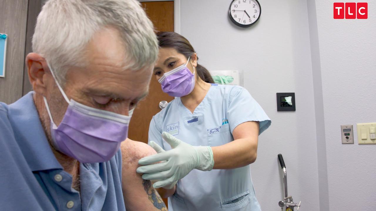 Patient gets 3-pound growth removed from shoulder on TLC’s 'Dr. Pimple Popper'