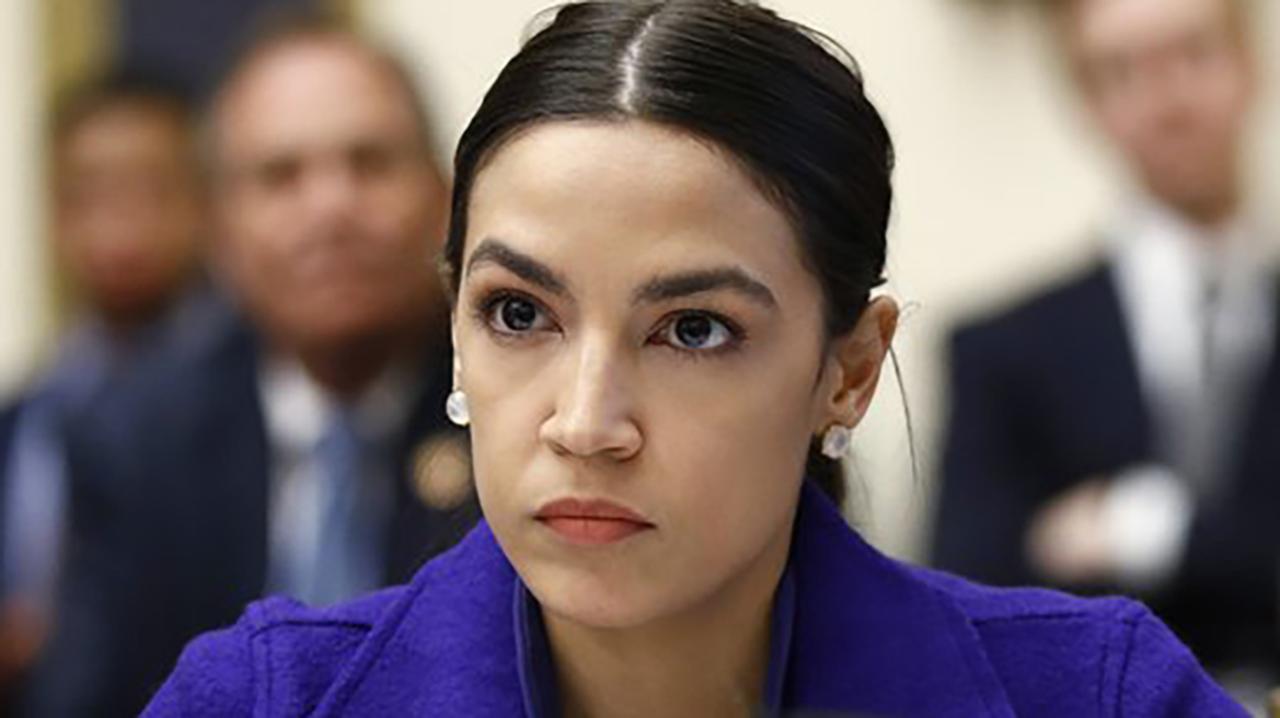 Ocasio-Cortez mistakes House Democrat for a Republican in failed clap back