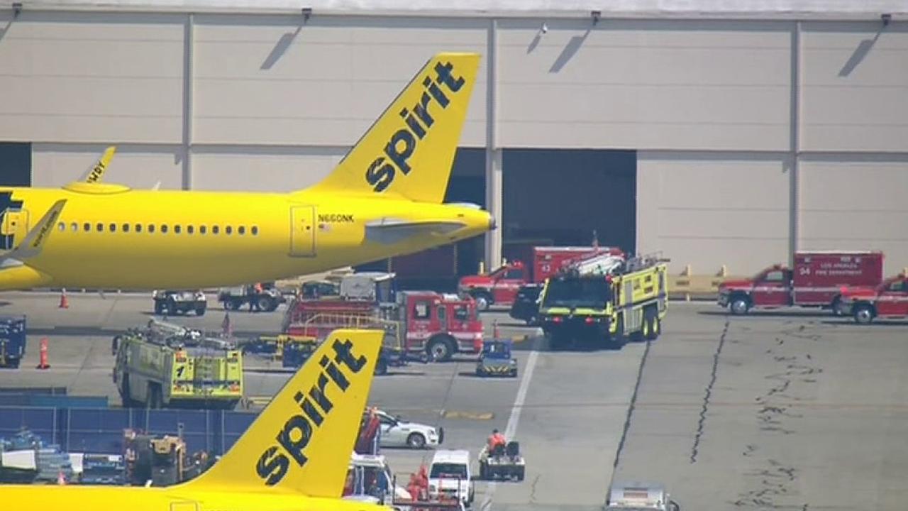 Raw video: First responders arrive at the scene of emergency landing at LAX	