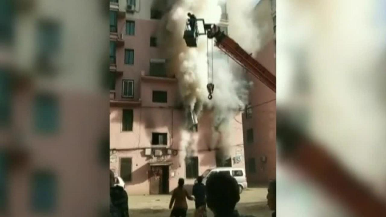 Crane operator saves 14 people from burning building in China