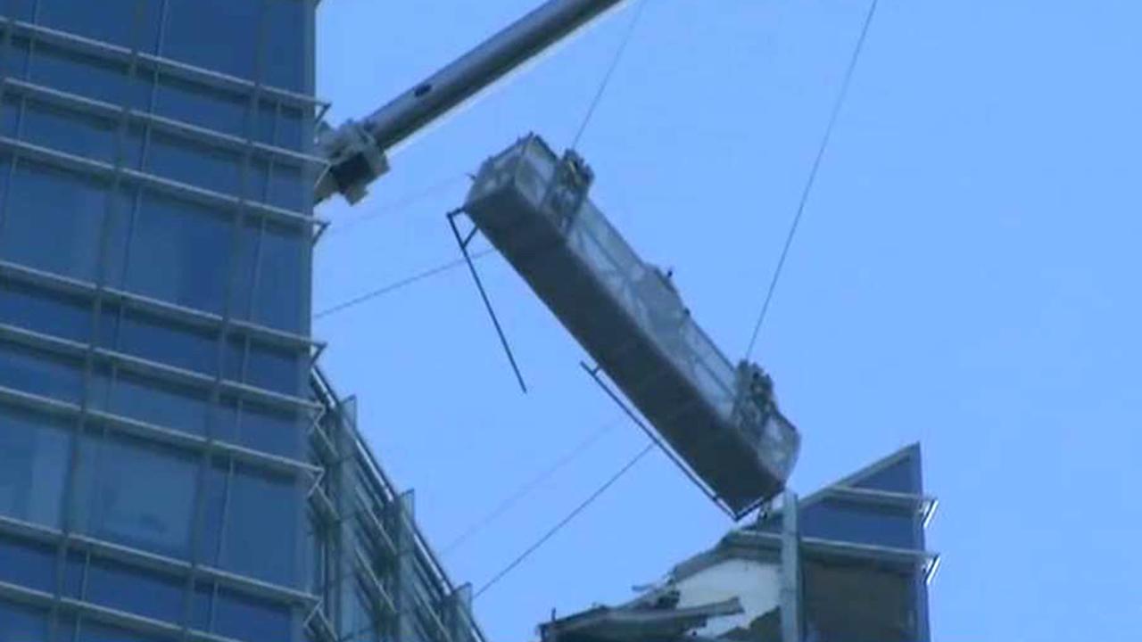 Window washers trapped in basket swinging from Oklahoma tower