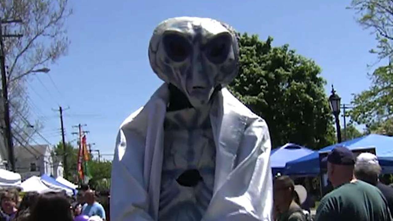'Tucker Carlson Tonight' heads to a UFO fair to investigate the extraterrestrial