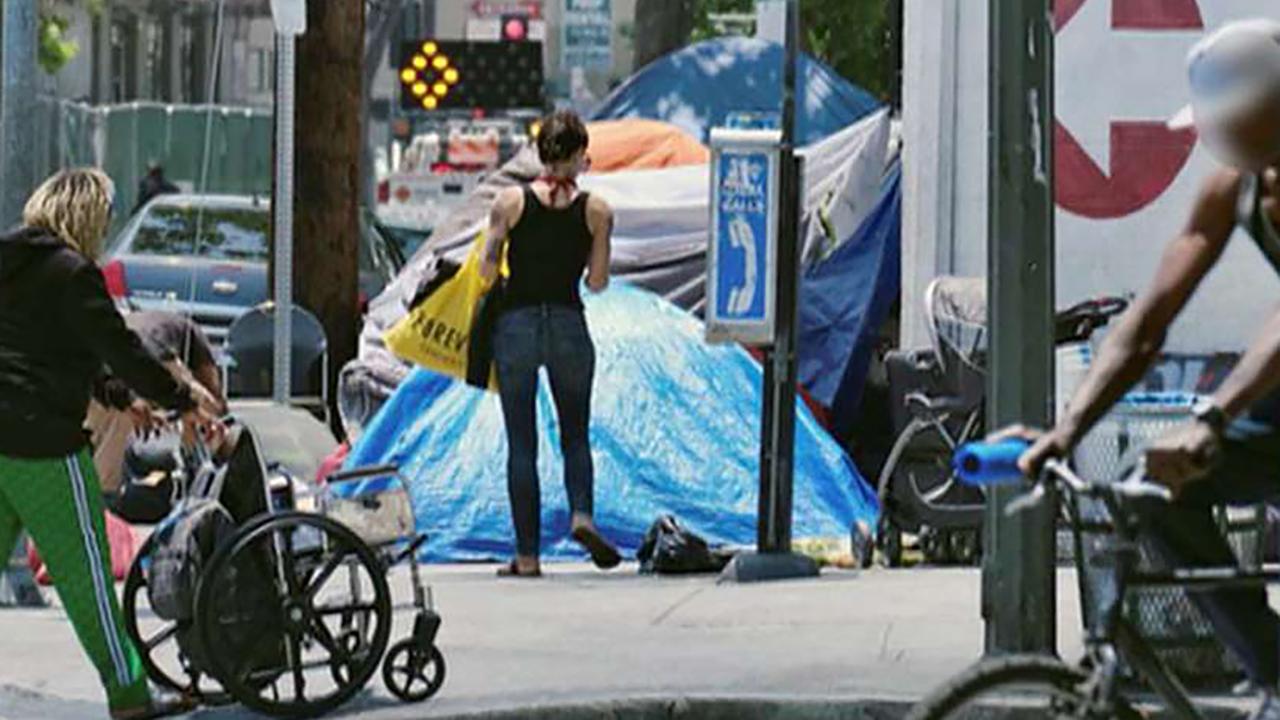 Los Angeles streets filled with garbage, rats and typhoid