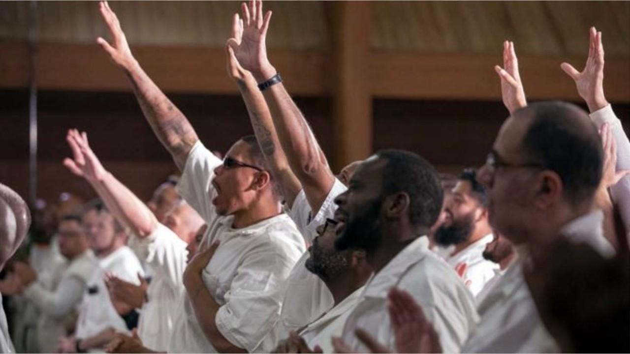 Rival gang members put aside violent past to get baptized together in Texas prison